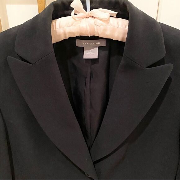 Ann Taylor Black 3 Button Blazer EUC - Picture 3 of 5